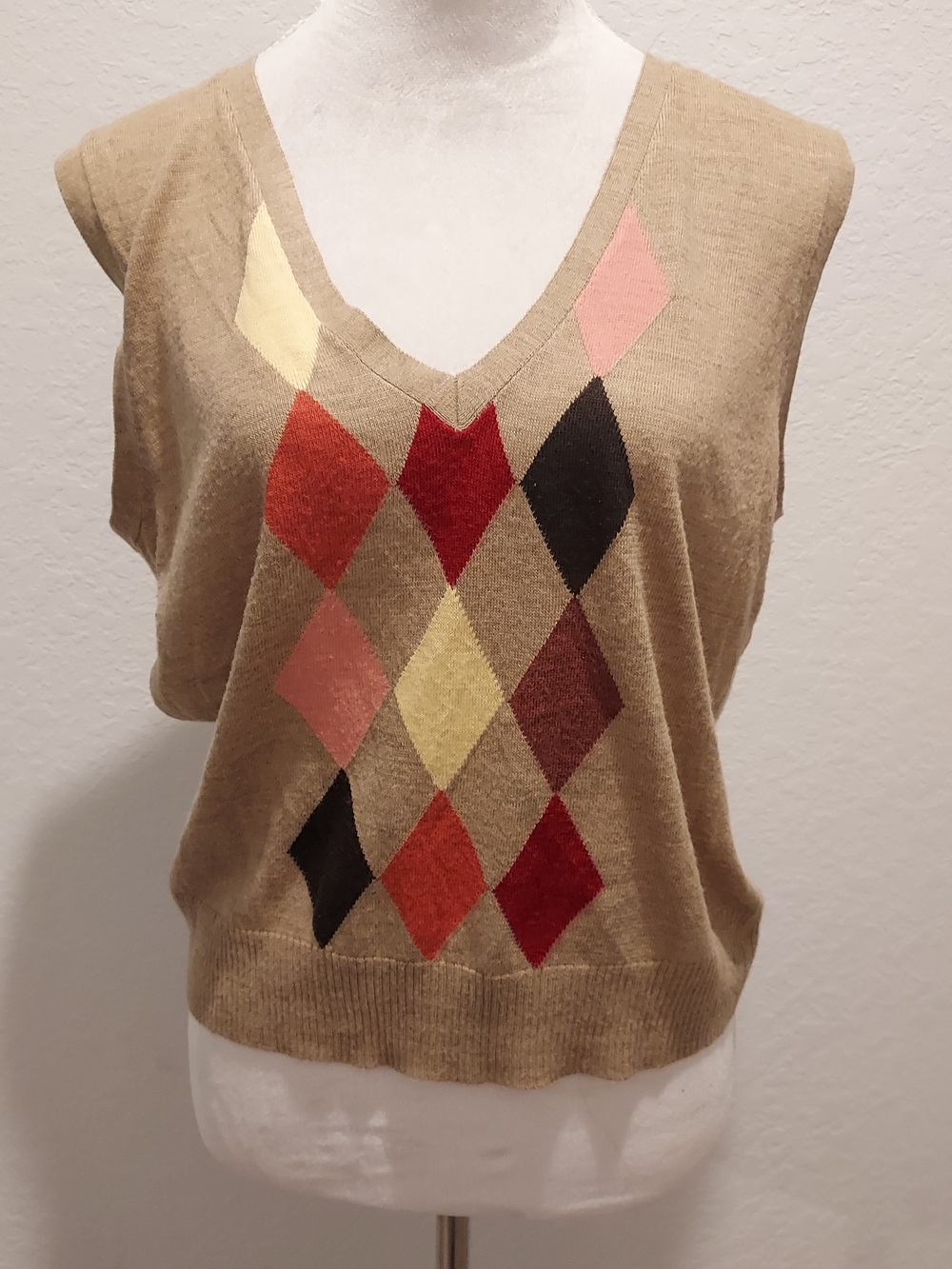 New York & Company Tan Argyle V-Neck Sweater Vest with Multicolor Diamonds